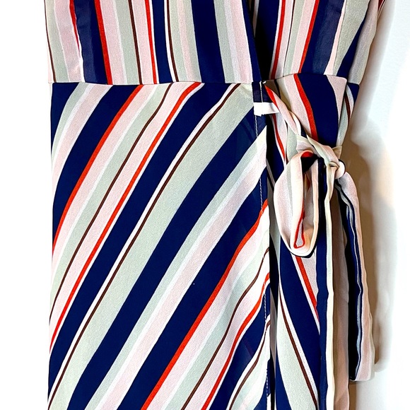 Flowy Striped V-neck Wrap Dress - Picture 5 of 7